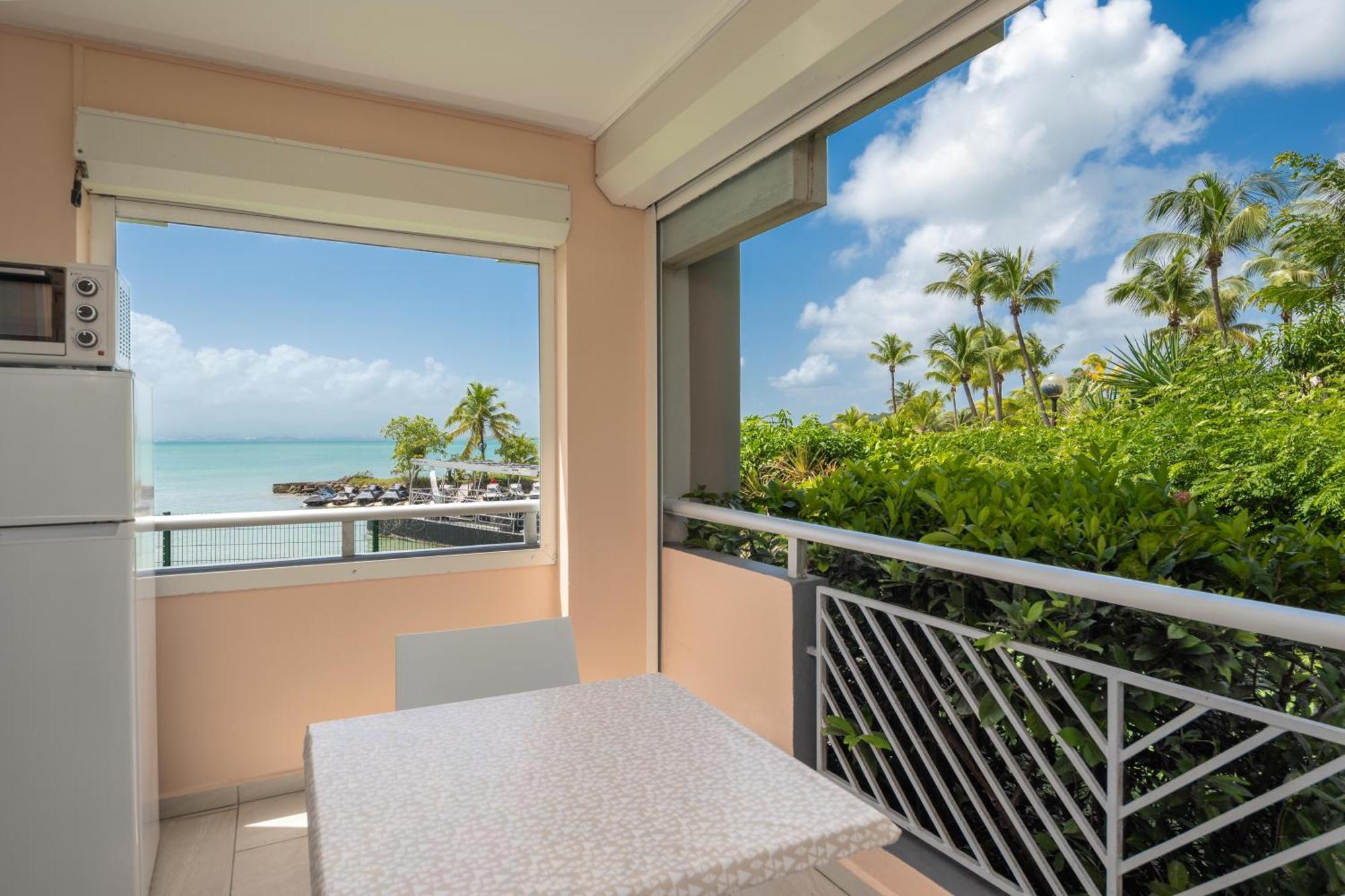 Appartement T1 Sur La Plage Et Vue Mer Le Gosier  Exterior photo